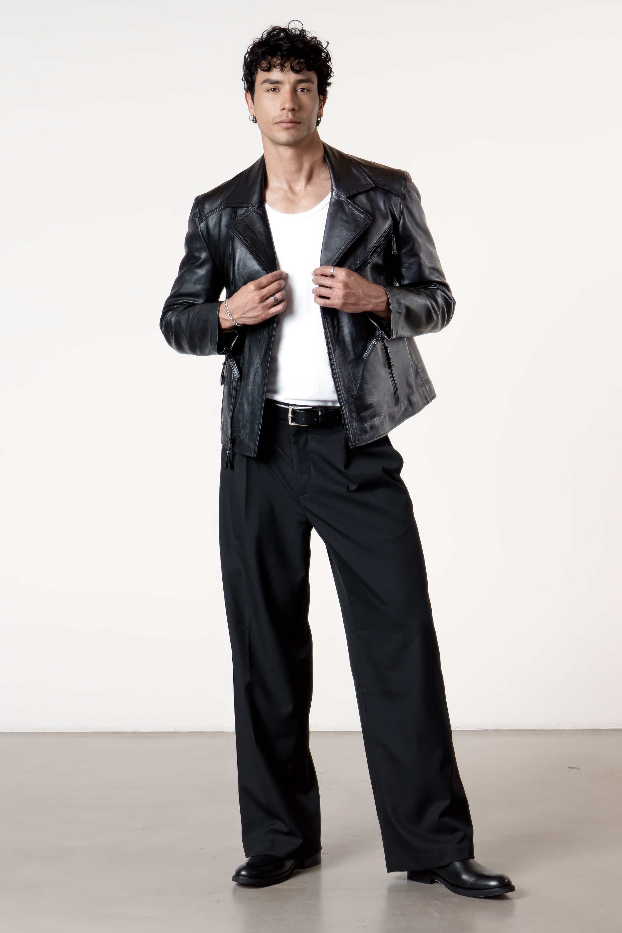 Chamarra en Cuero Seatle en color Negro.