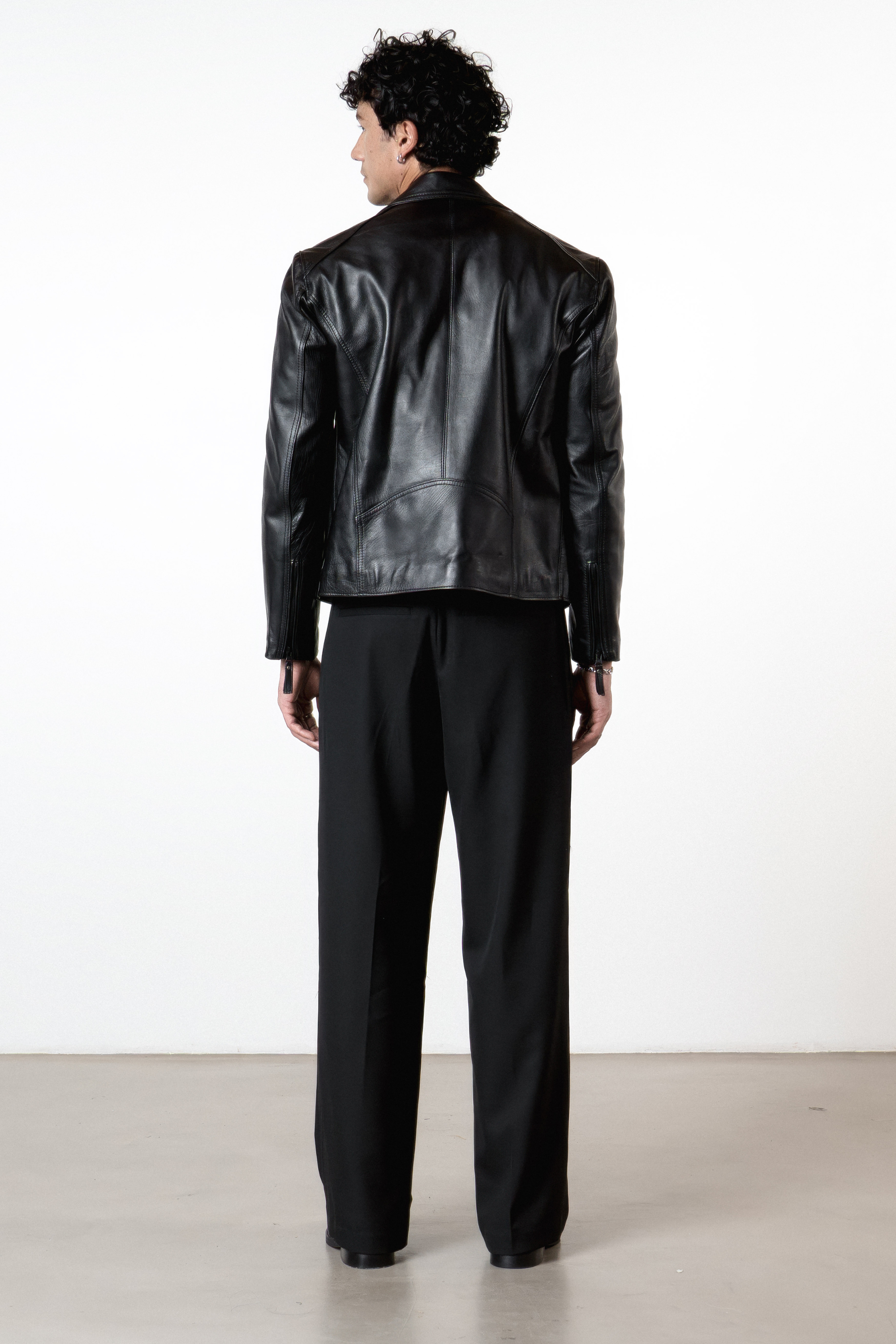 Chamarra en Cuero Seatle en color Negro.