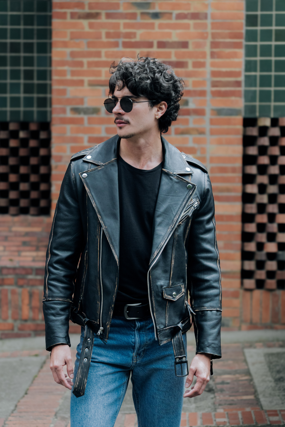 Chaqueta en cuero desgastado indie Dark