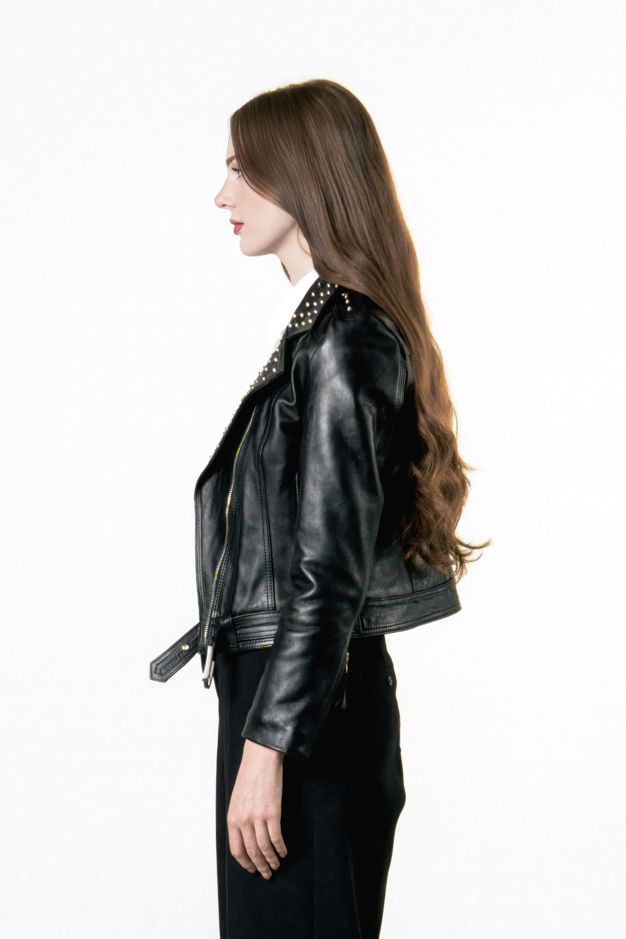 Chaqueta en cuero tipo Biker con taches