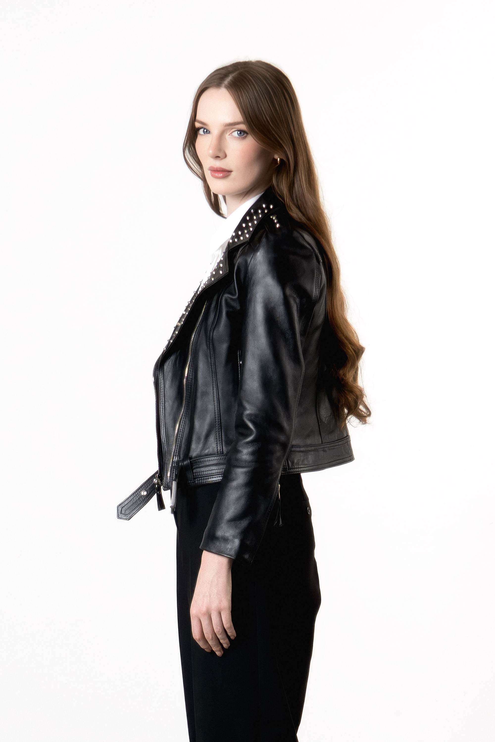 Chaqueta en cuero tipo Biker con taches