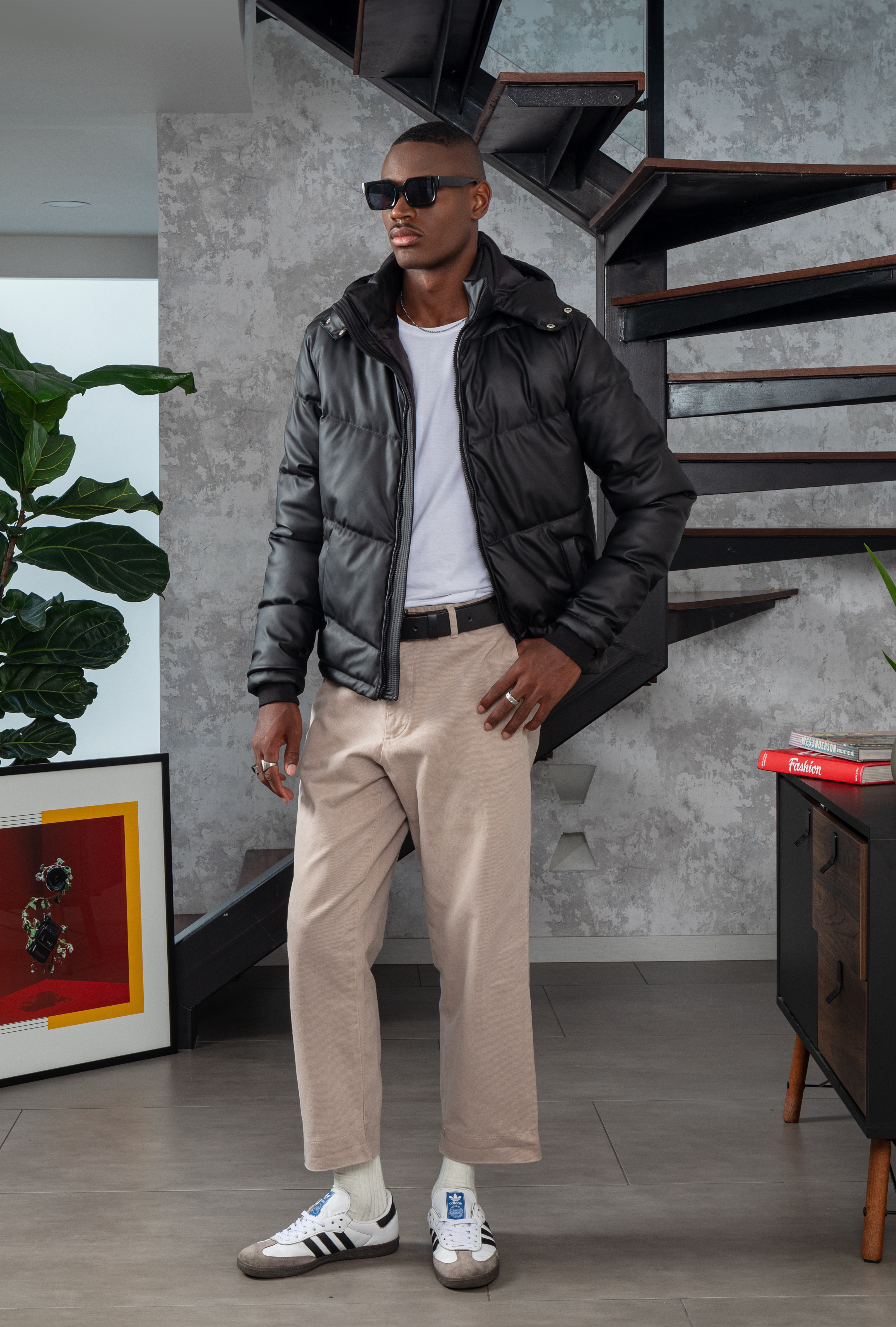 Chaqueta puffer con capota color negro