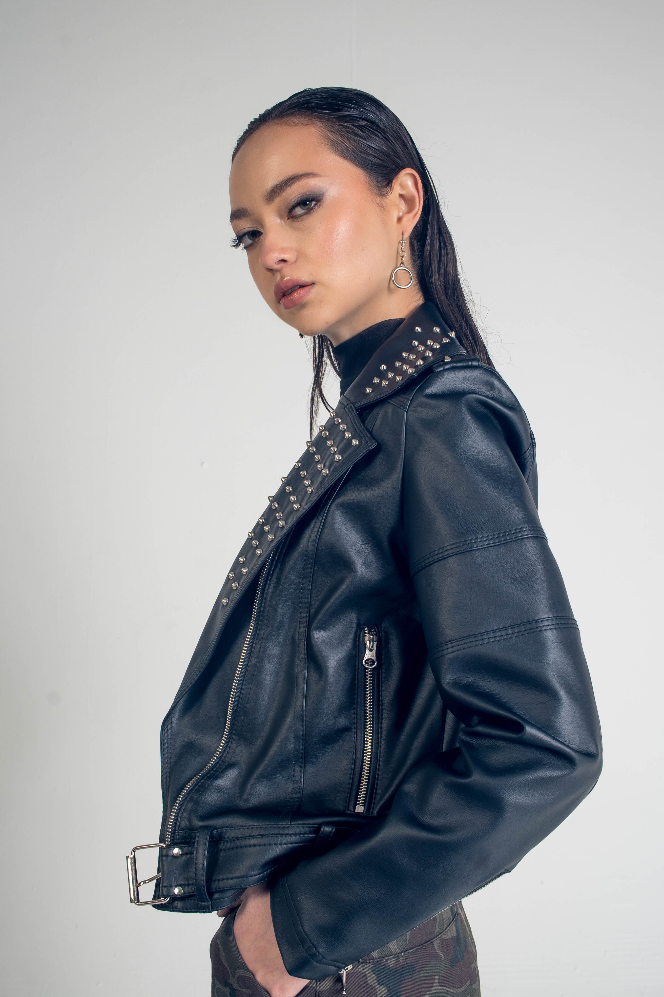 Chaqueta en cuero para mujer, confección hecha a mano por nuestros artezanos, Chaqueta 100 % en cuero, con garantia de dos años