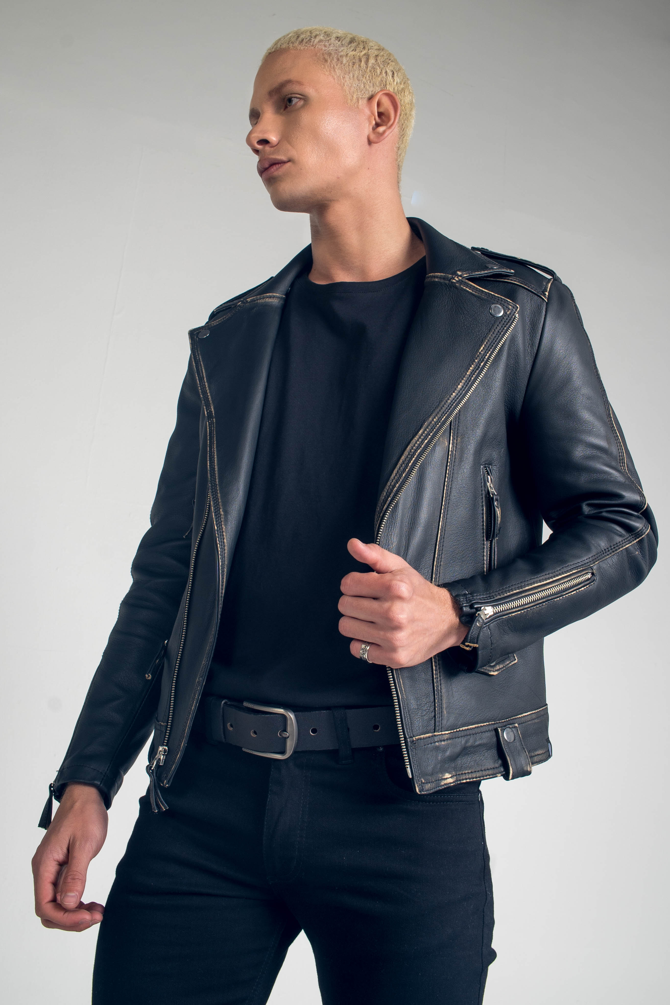 Chaqueta en cuero para hombre, confección hecha a mano por nuestros artezanos, 100 % Colombiana, Chaqueta 100 % en cuero, garantia dos de años