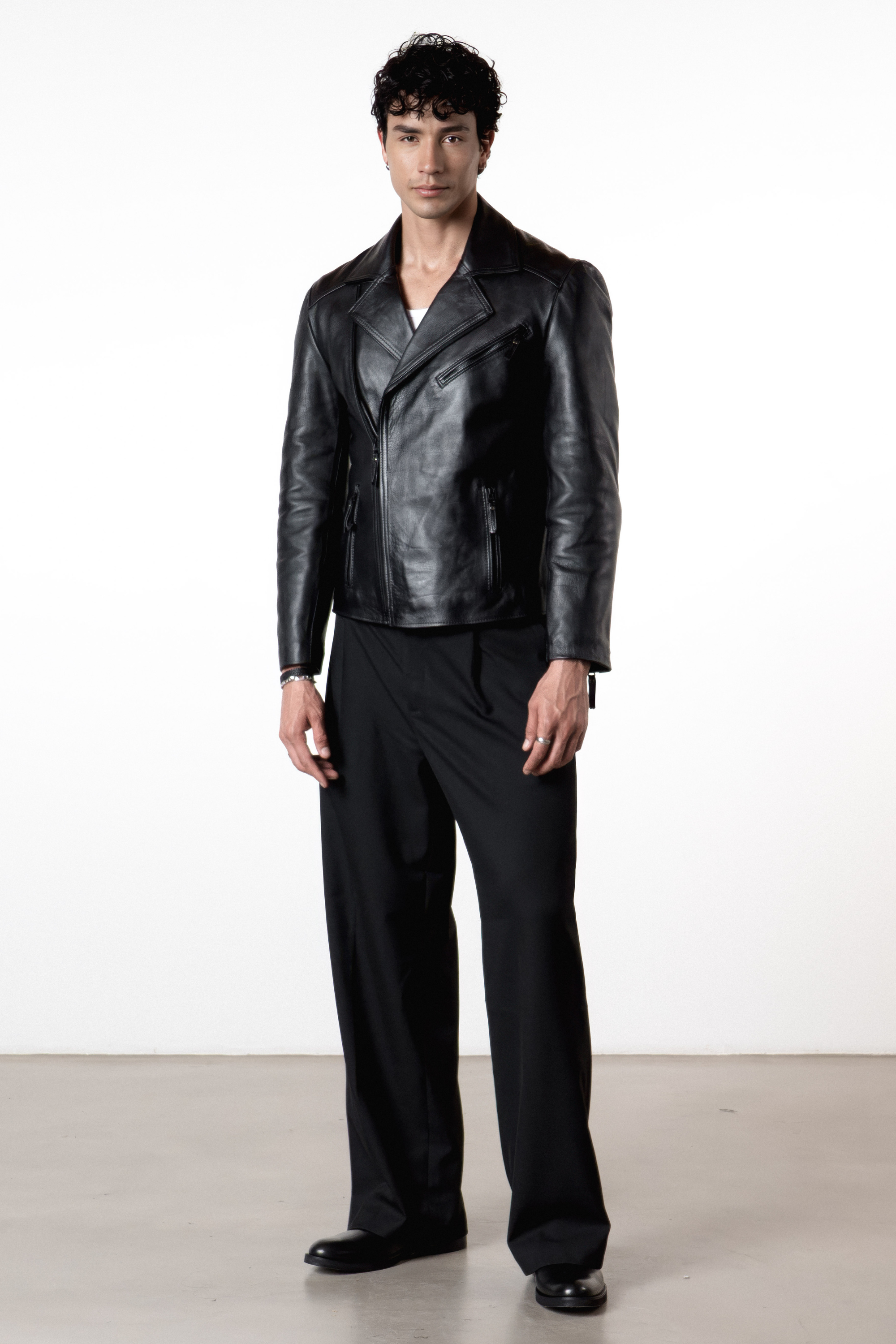 Chamarra en Cuero Seatle en color Negro.