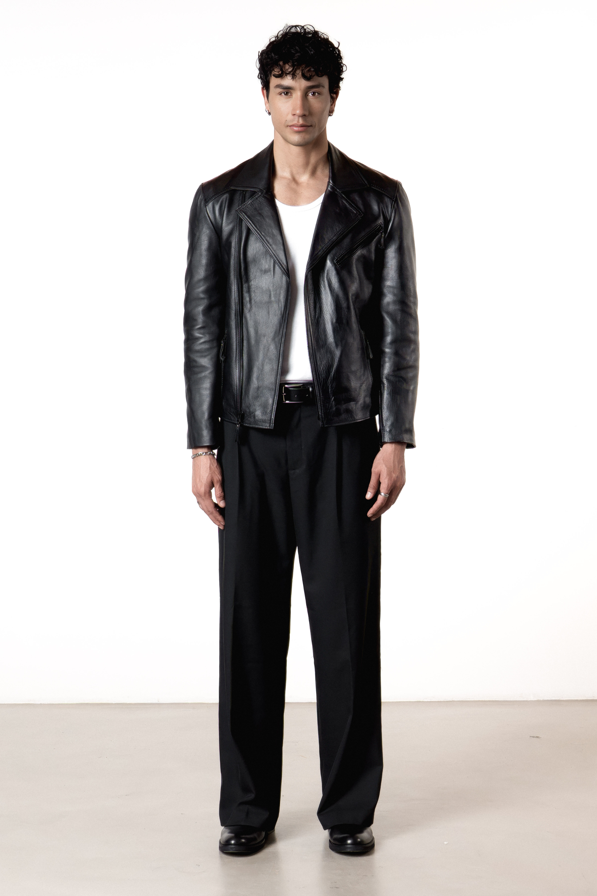 Chamarra en Cuero Seatle en color Negro.