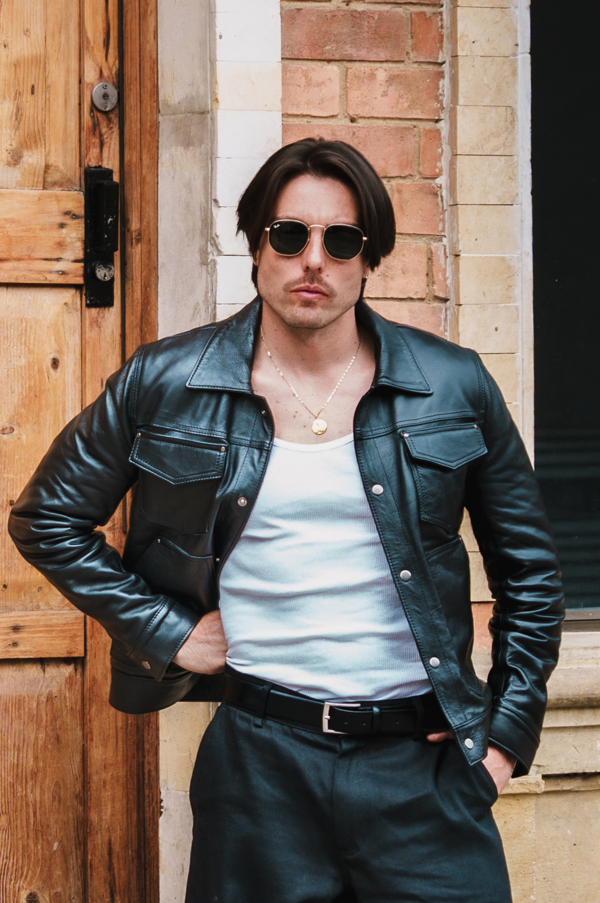 Chaqueta en cuero negra Hardline para hombre de Free Line Clothes, vista completa