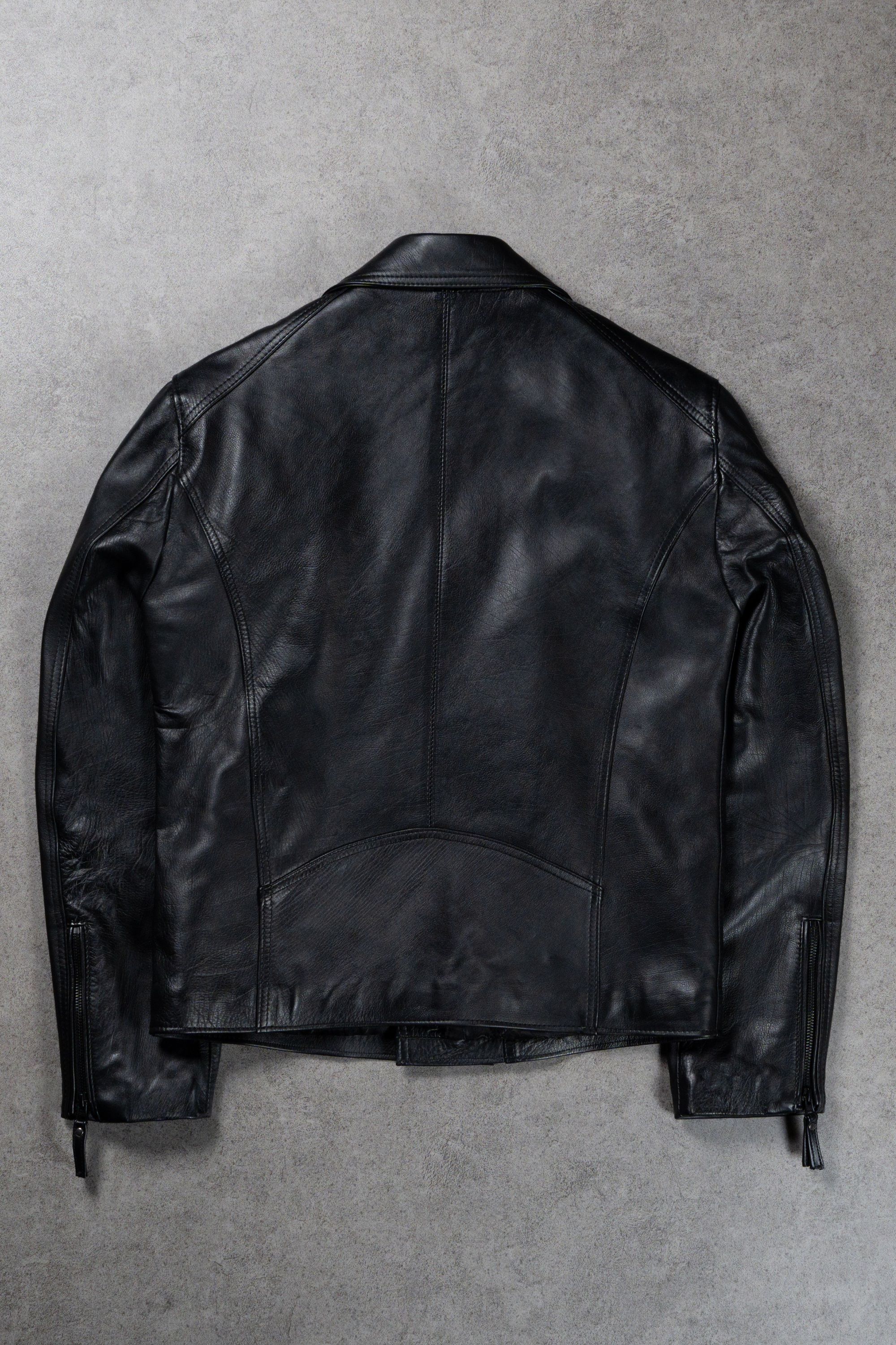 Chamarra en Cuero Seatle en color Negro.