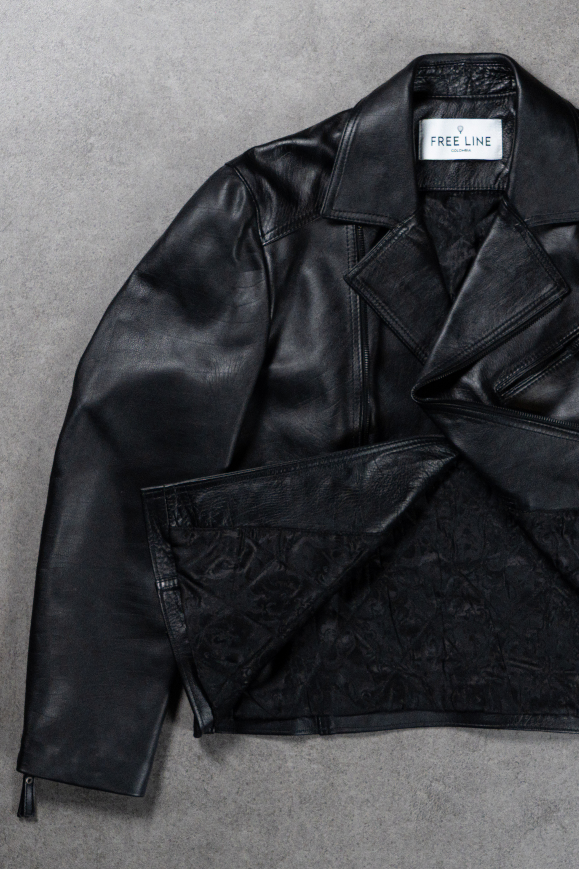 Chamarra en Cuero Seatle en color Negro.