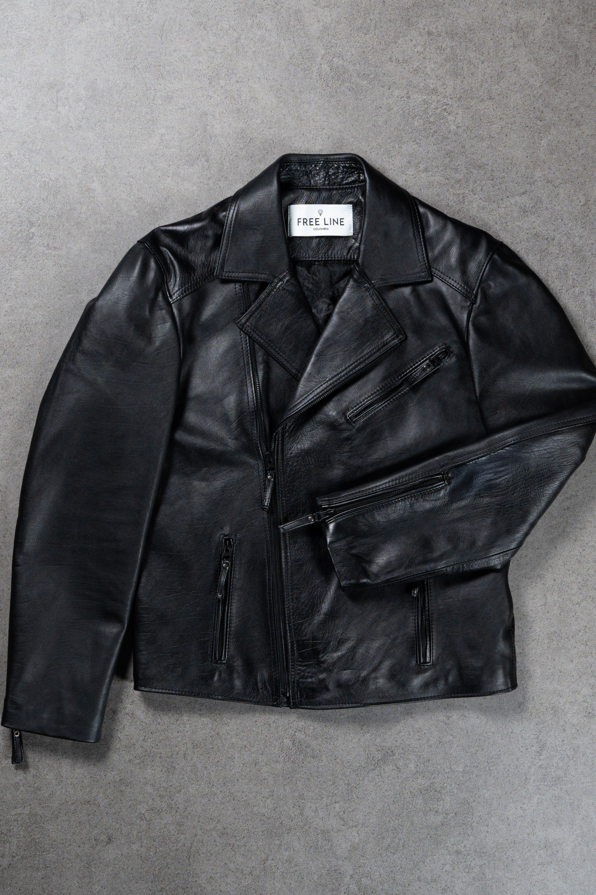 Chamarra en Cuero Seatle en color Negro.